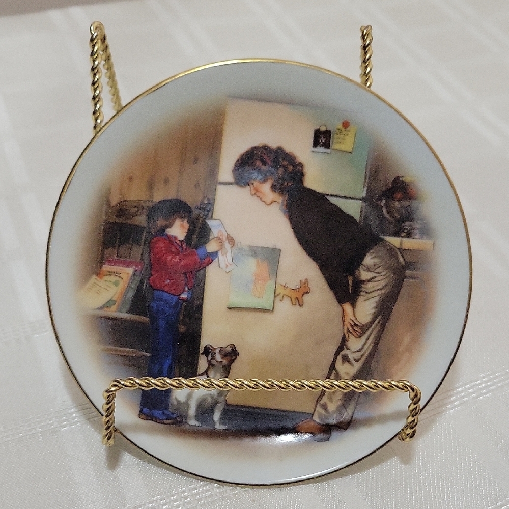 1985 Mother's Day~ Avon~ Special Memories~Tom Neesom~Porcelain